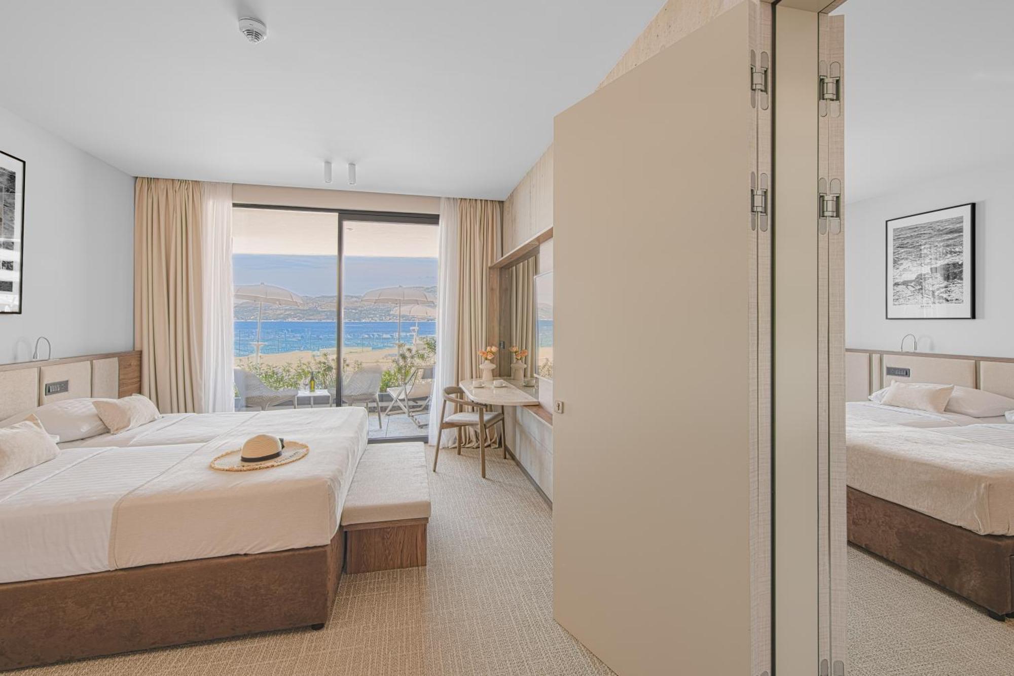 Grand Hotel View Постира Екстериор снимка