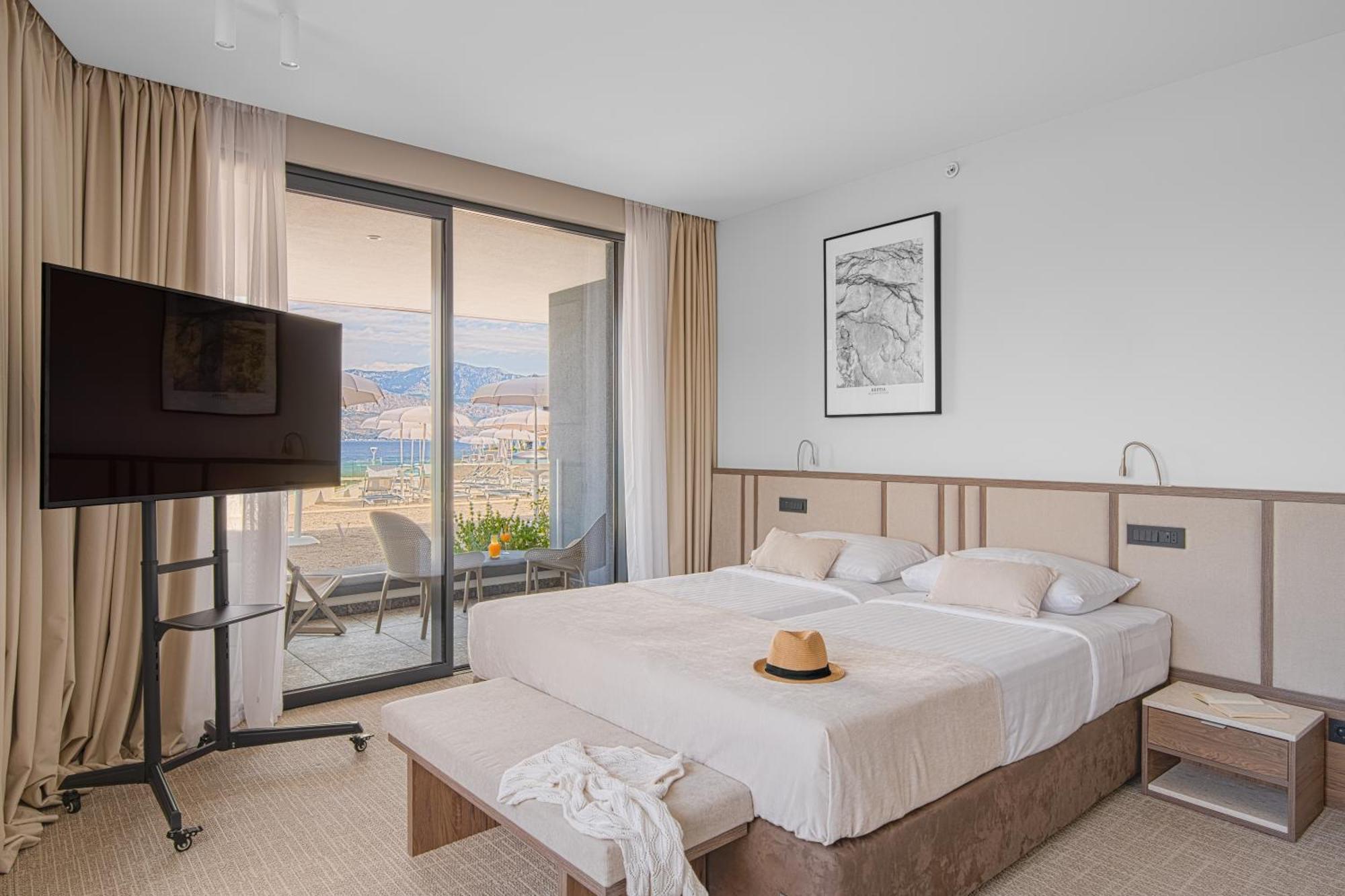 Grand Hotel View Постира Екстериор снимка