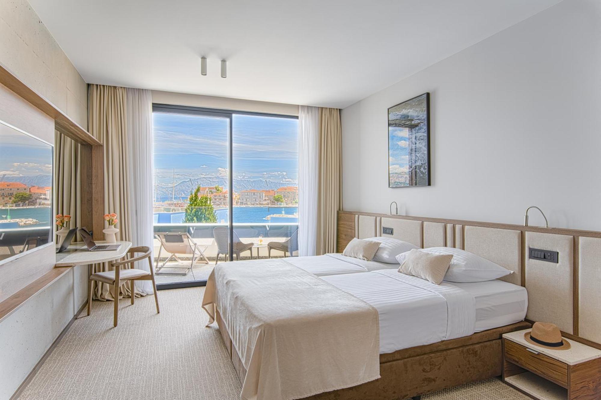 Grand Hotel View Постира Екстериор снимка