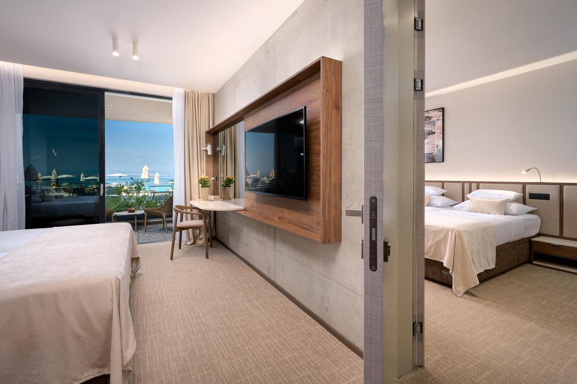 Grand Hotel View Постира Екстериор снимка