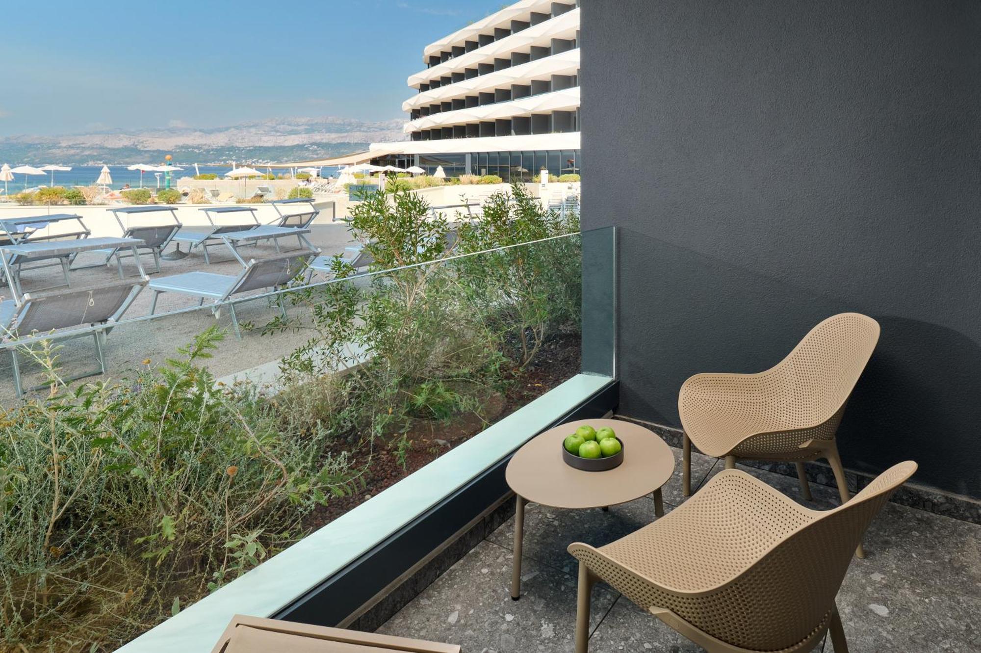 Grand Hotel View Постира Екстериор снимка