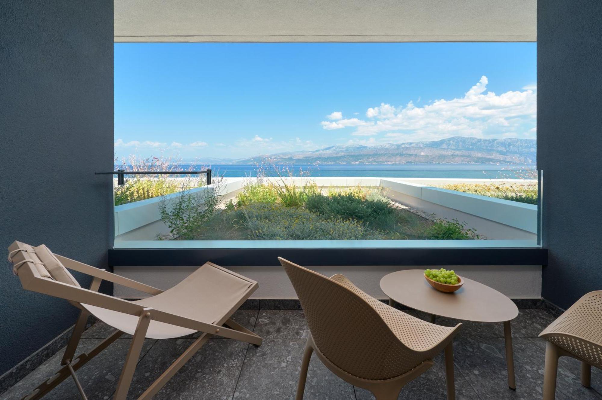 Grand Hotel View Постира Екстериор снимка