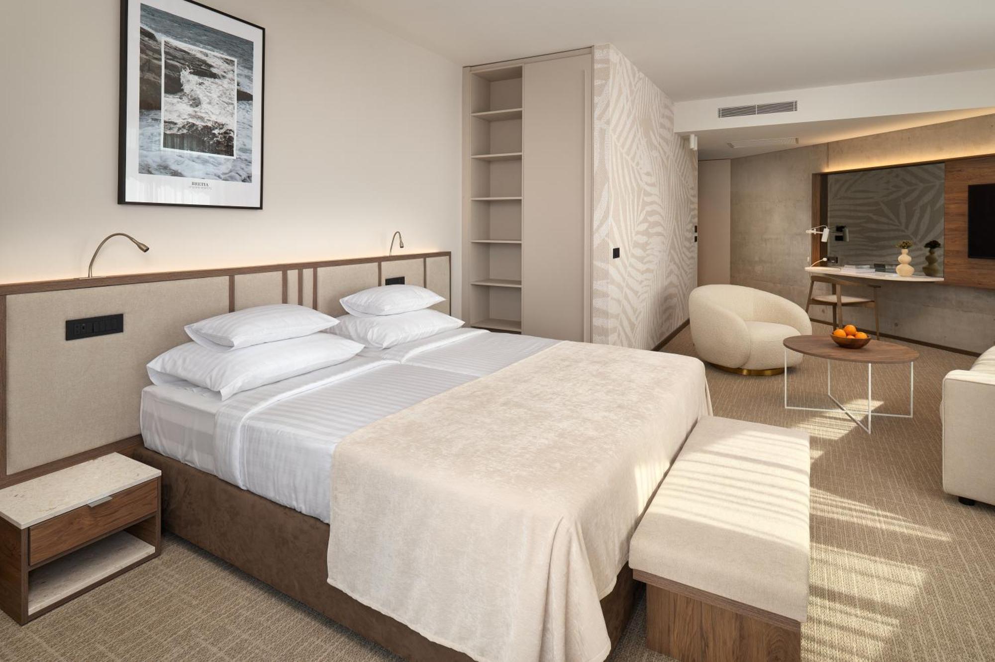 Grand Hotel View Постира Екстериор снимка